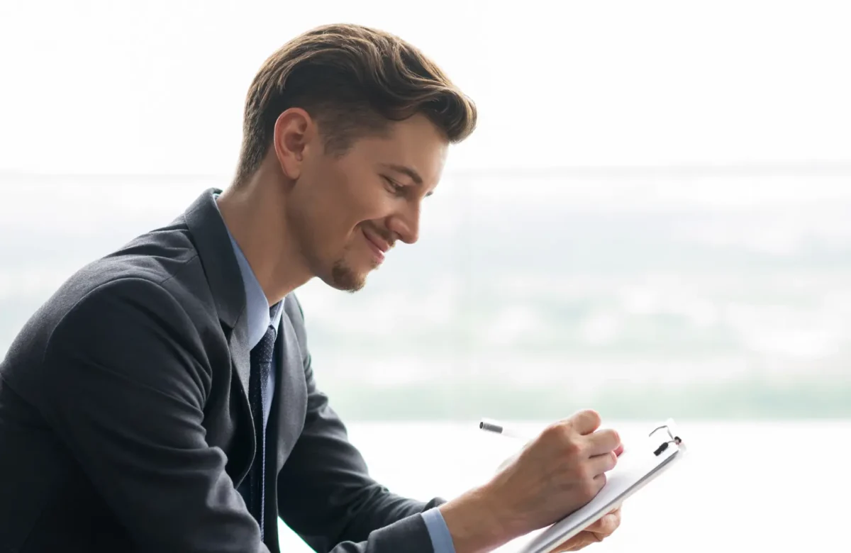 La lista que conviene hacer antes de contratar, asociarse o enamorarse